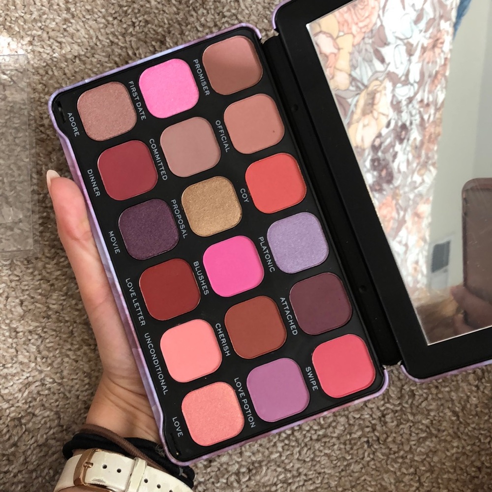 Makeup Revolution Eyeshadow Palette